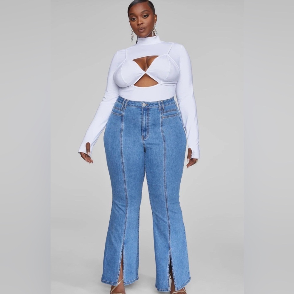 FASHION TO FIGURE Women’s Jeans Sz 16 High Rise Flare Jeans W/ Front Slit $60
